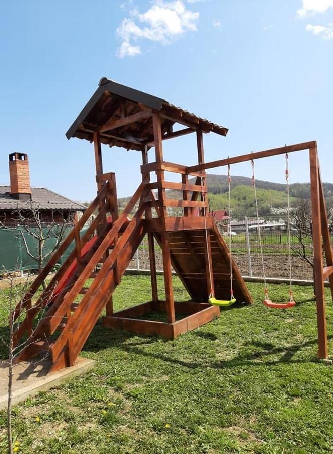 Casa Dumitru Hotel Ceraşul Exterior foto